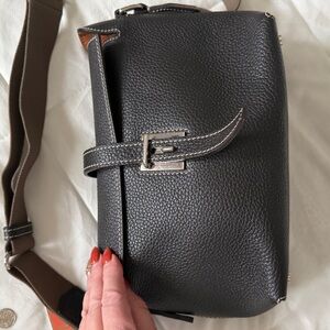 🛍️HENRY’S Leather Crossbody Bag with Silver Buckle